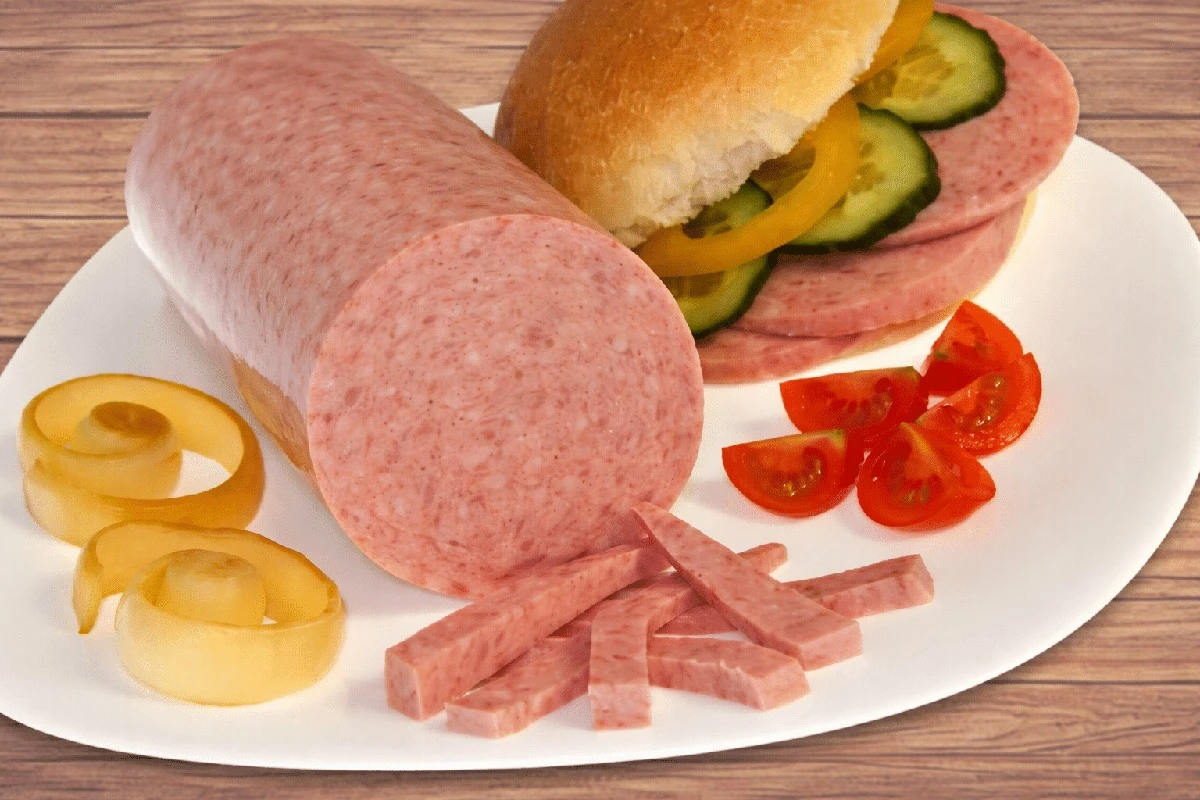 Dlaczego Polacy pokochali tę wędlinę, która jest najgorszym wyborem?