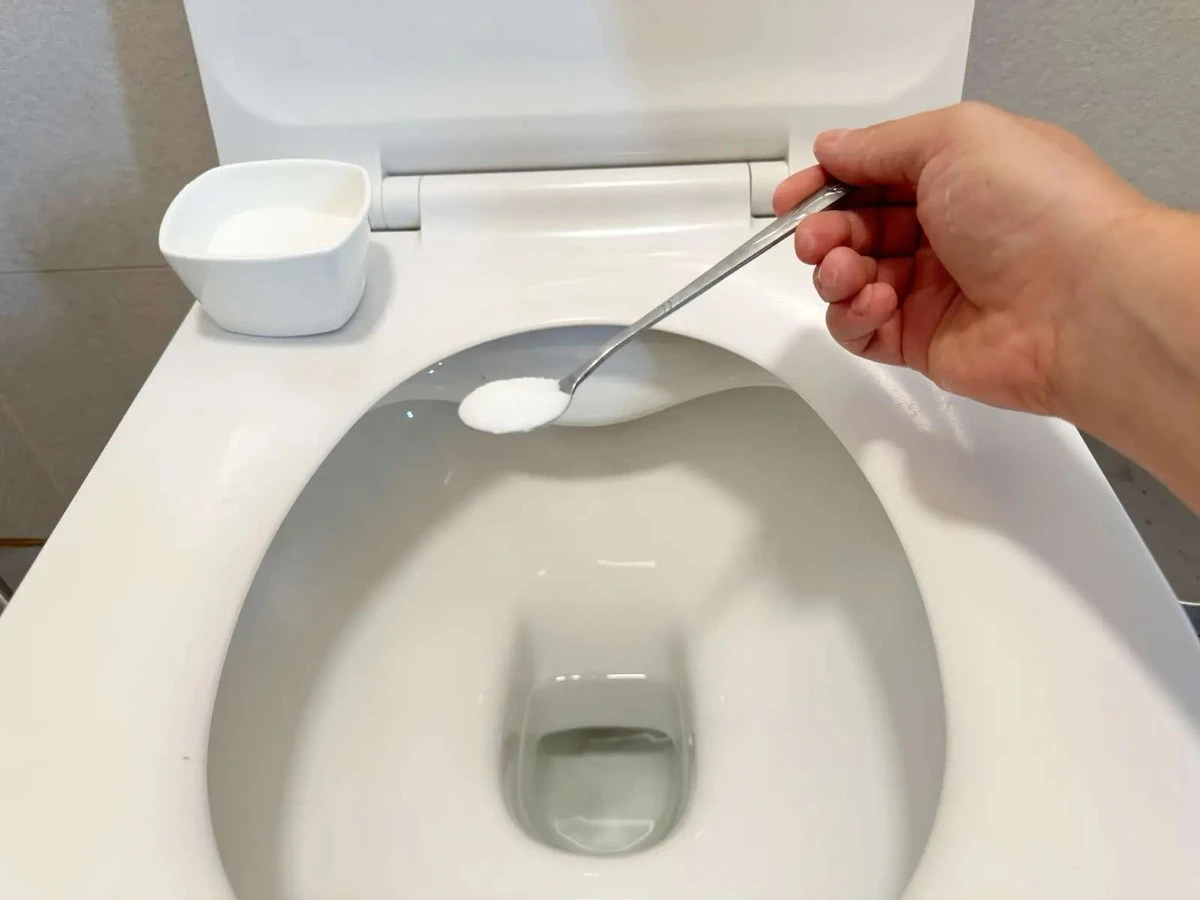 Domowy sposób na kłopoty z kamieniem w toalecie. Efekt w 10 minut!