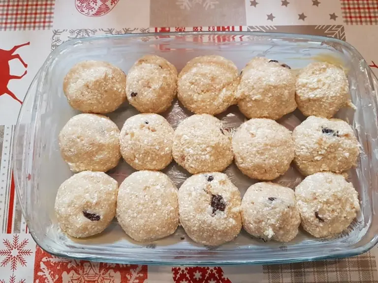 Zapomnij o garnkach: tak zrobisz idealne kluseczki z twarogu... w piekarniku!