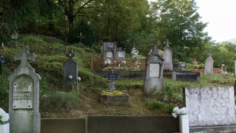 Co się dzieje, gdy wygasa termin wykupienia grobu?