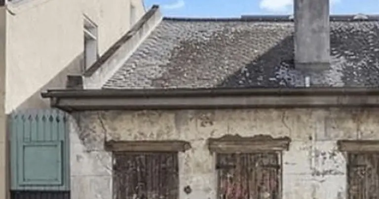 Dwustuletni dom w Nowym Orleanie skrywa niespodziankę: zobacz, co kryje się za tymi drzwiami (zdjęcia)