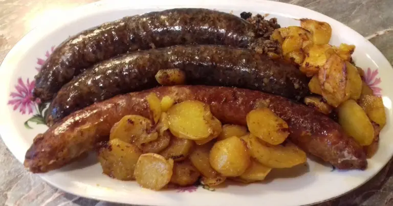 Jak uratować kiełbasę i kaszankę? Babciny trik, dzięki któremu nic nigdy nie pęknie