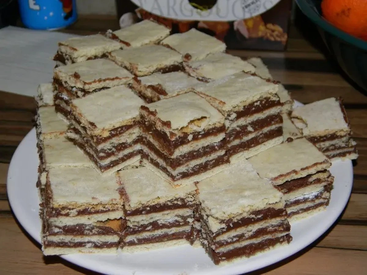 Plaster miodu z dzieciństwa: sekretny przepis na ciasto, które pachnie jak dom
