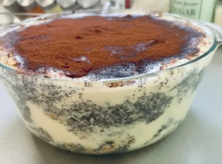 Zapomnij o zwykłej babce makowej: ten przepis na tiramisu z makowca zrewolucjonizuje Twoje desery